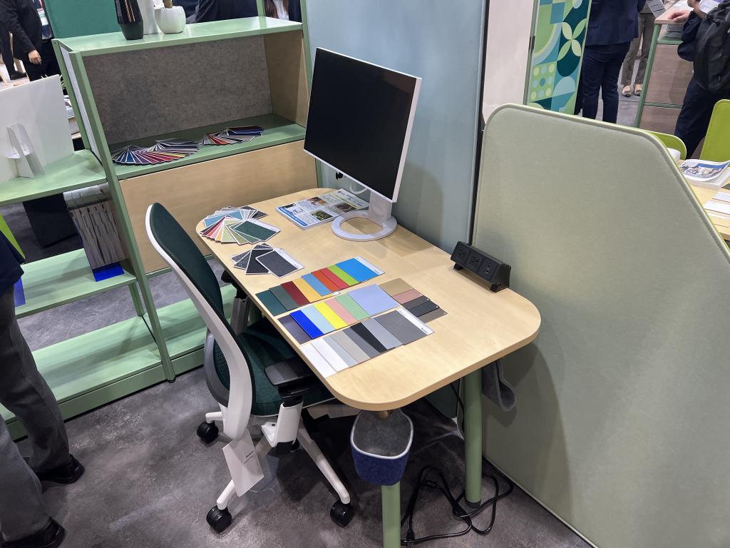 くろがね工作所のブース写真2