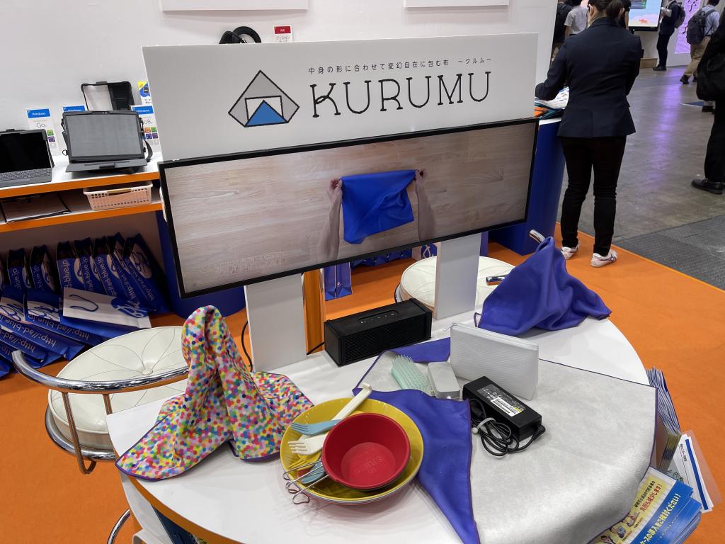 ブルーのブース写真1