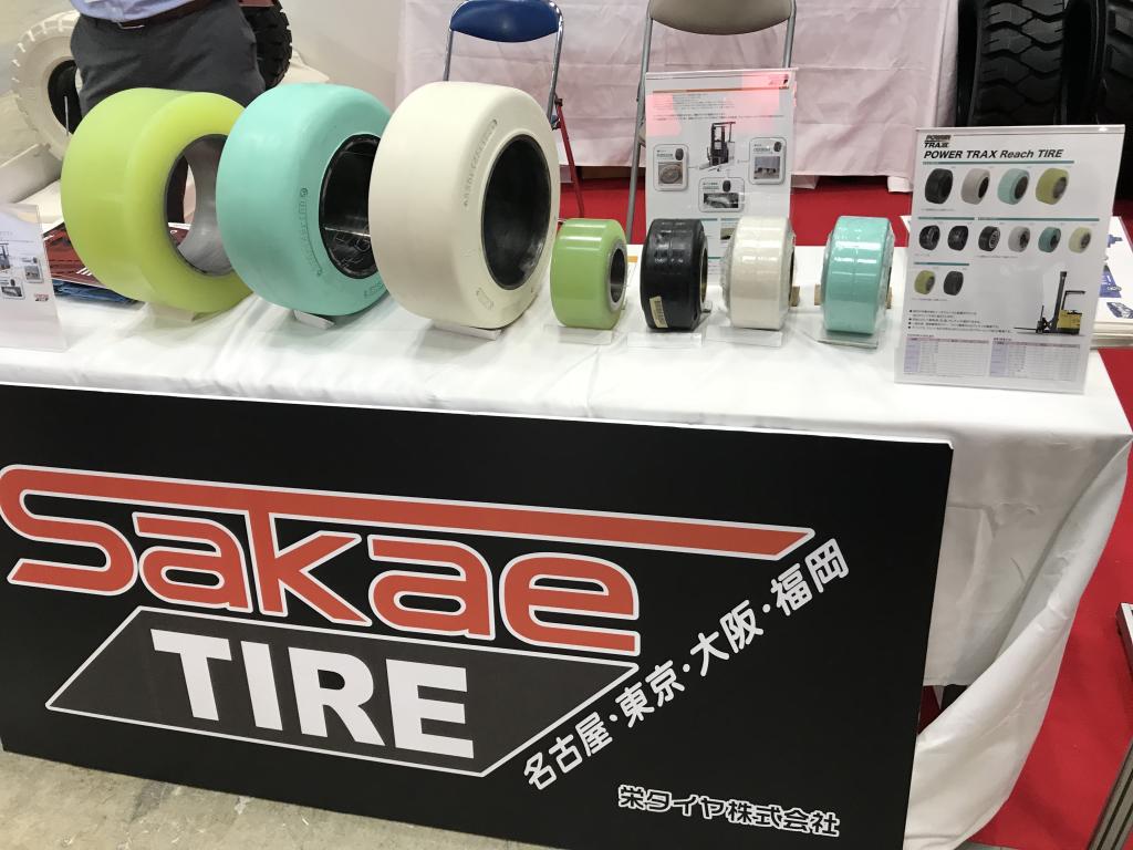 栄タイヤのブース写真3