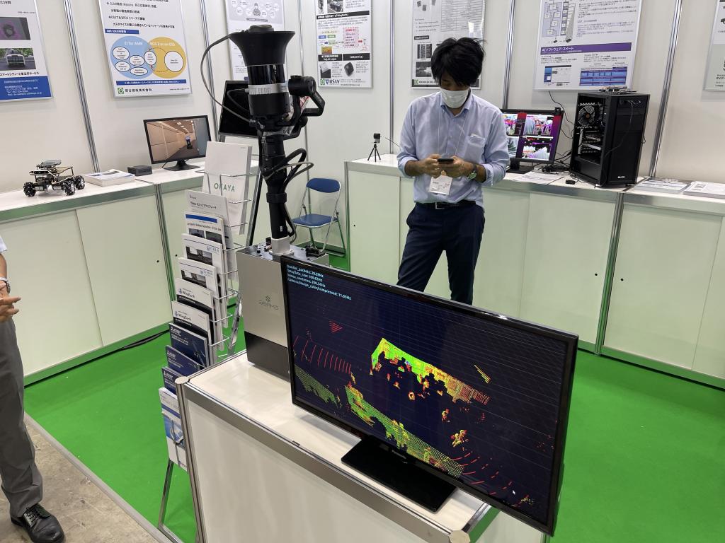 岡谷鋼機のブース写真2