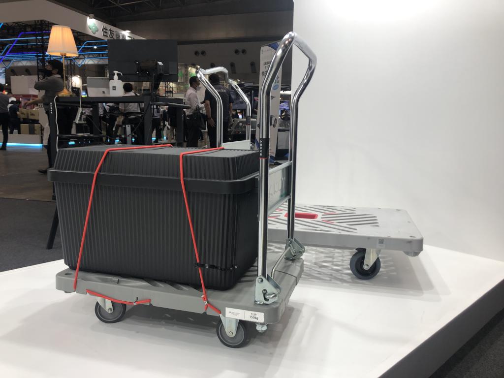 花岡車輌のブース写真3