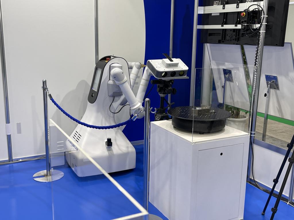 芝浦機械のブース写真2