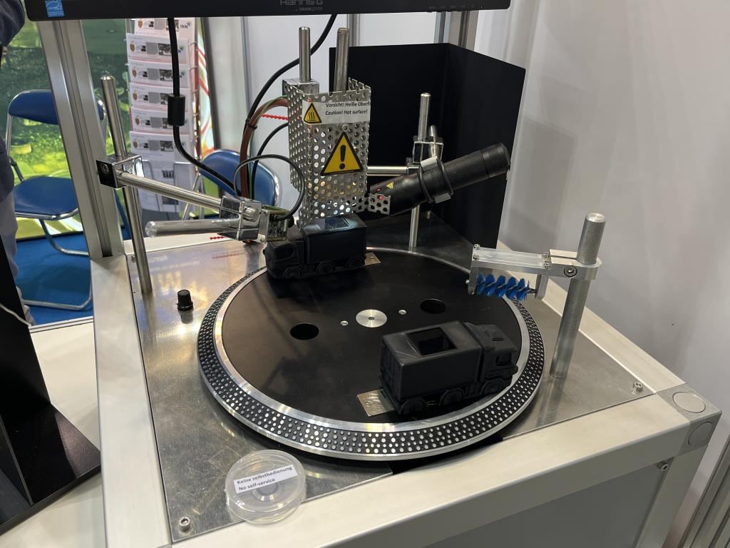 INM - Leibniz Institute for New Materialsのブース写真1