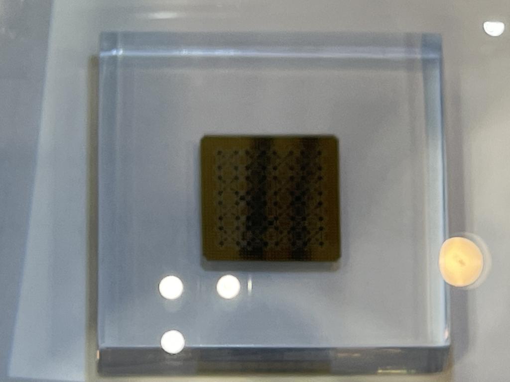 量子技術イノベーション拠点（理化学研究所）のブース写真3
