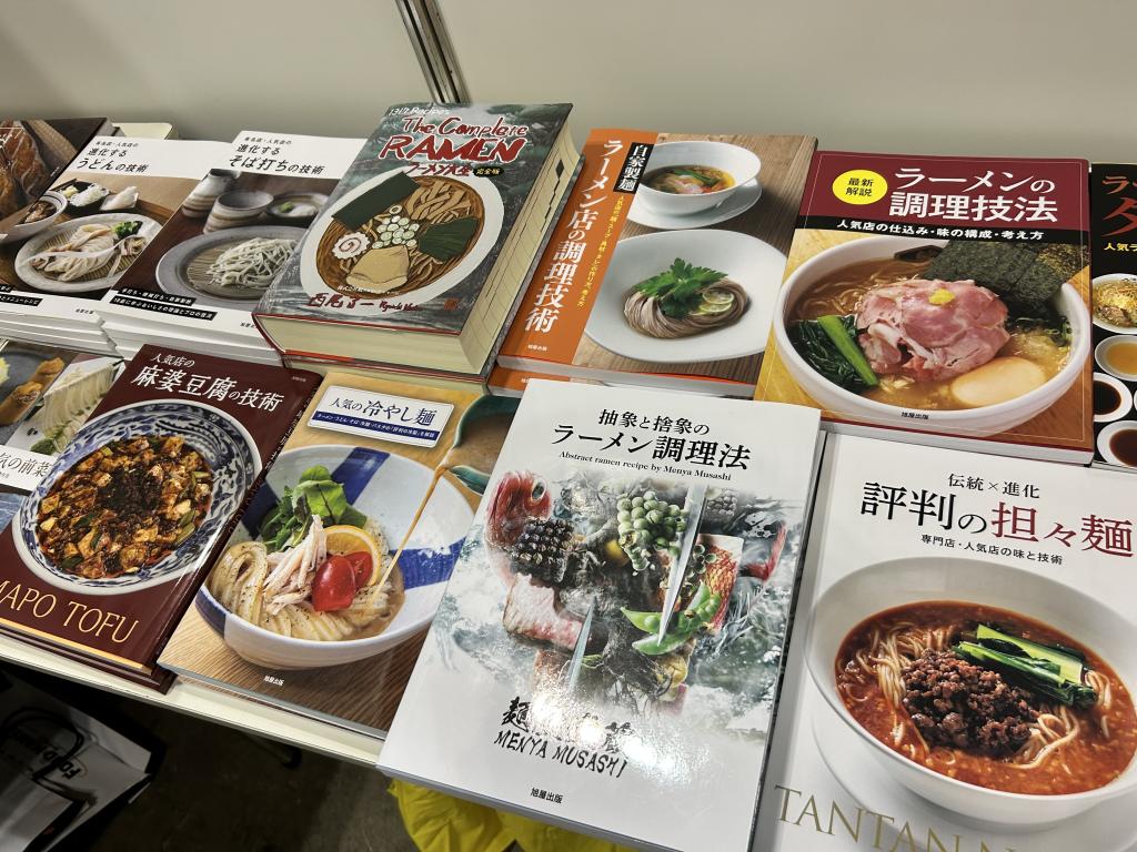 旭屋出版のブース写真2