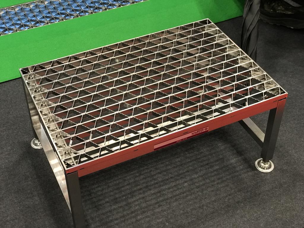 カワグレのブース写真2