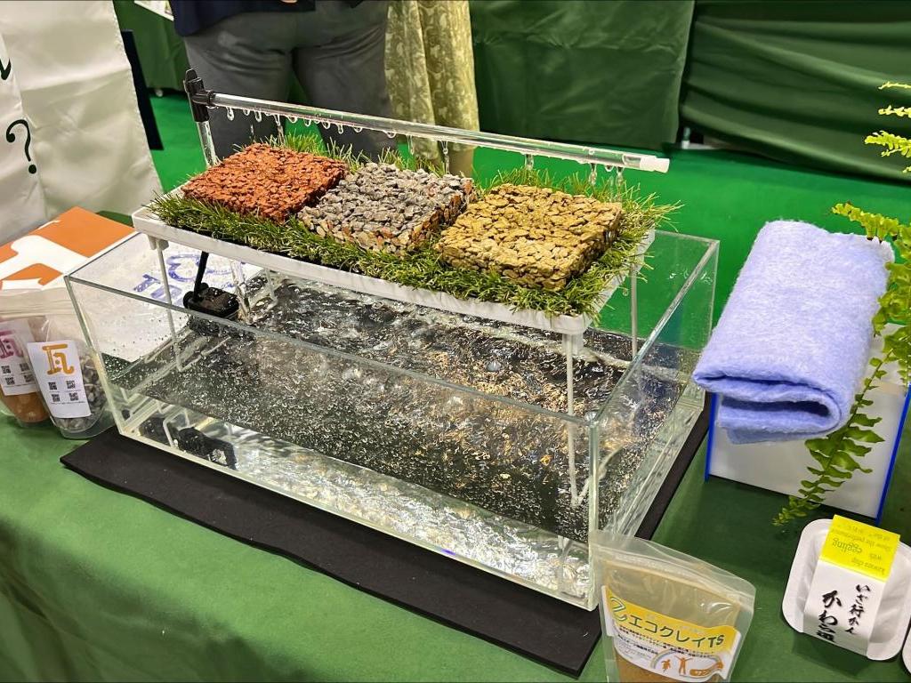  瓦リサイクル事業協同組合のブース写真2