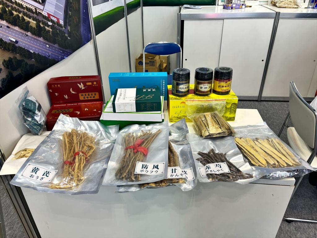 内モンゴル日出東方健康産業INNER MONGOLIA SUNRISE ORIENTAL HEALTH INDUSTRYのブース写真2