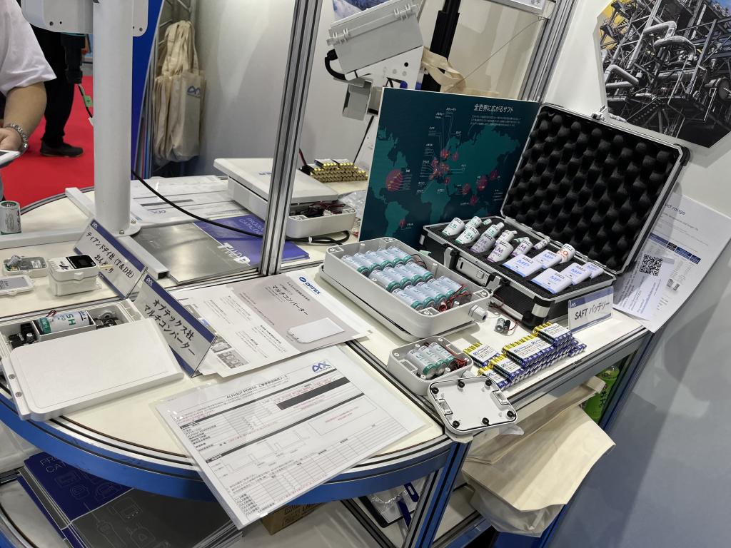 光アルファクスのブース写真2