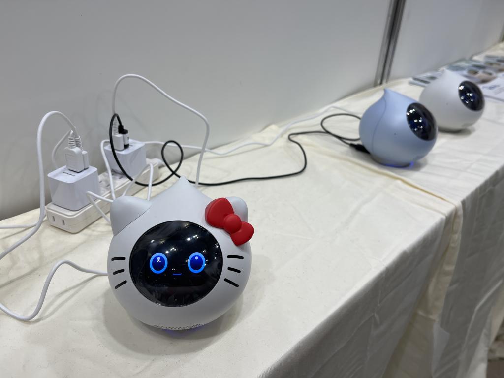 MIXIのブース写真3