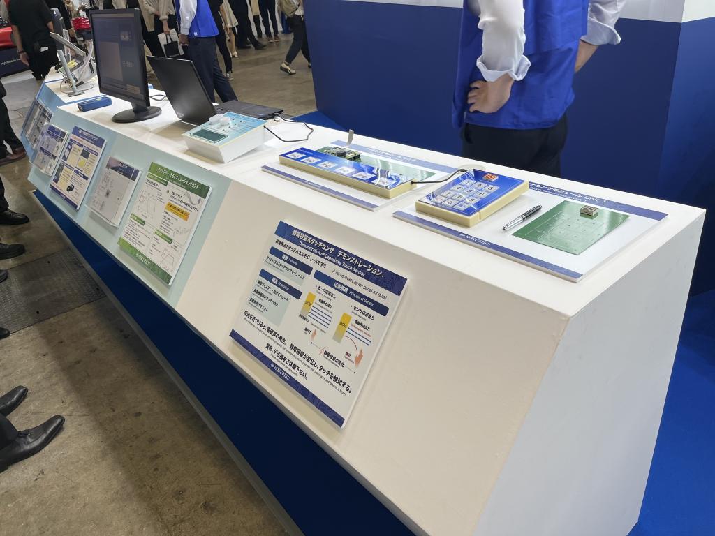 北陸電気工業のブース写真2