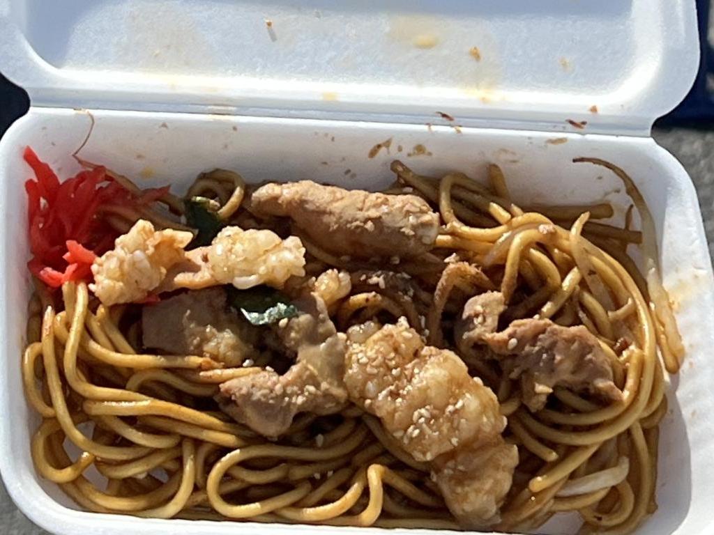 むたさんのホルモン焼きそばのブース写真1