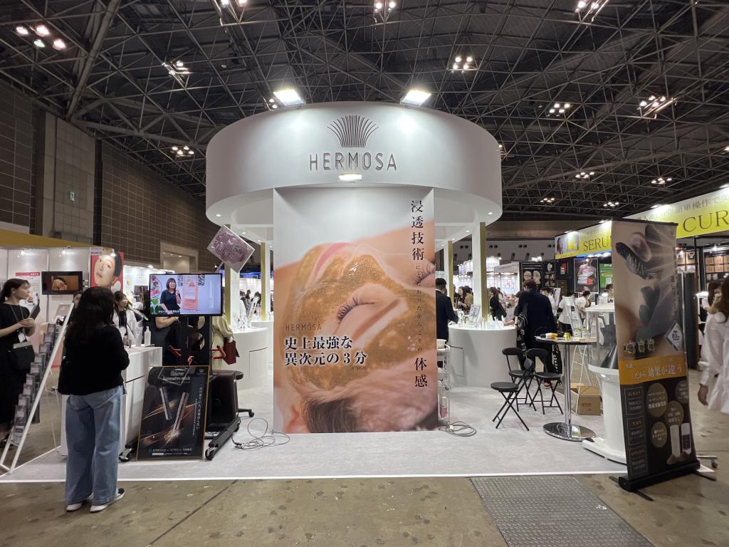 LIANGEのブース写真1