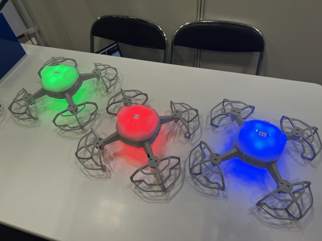 ROBOZのブース写真2