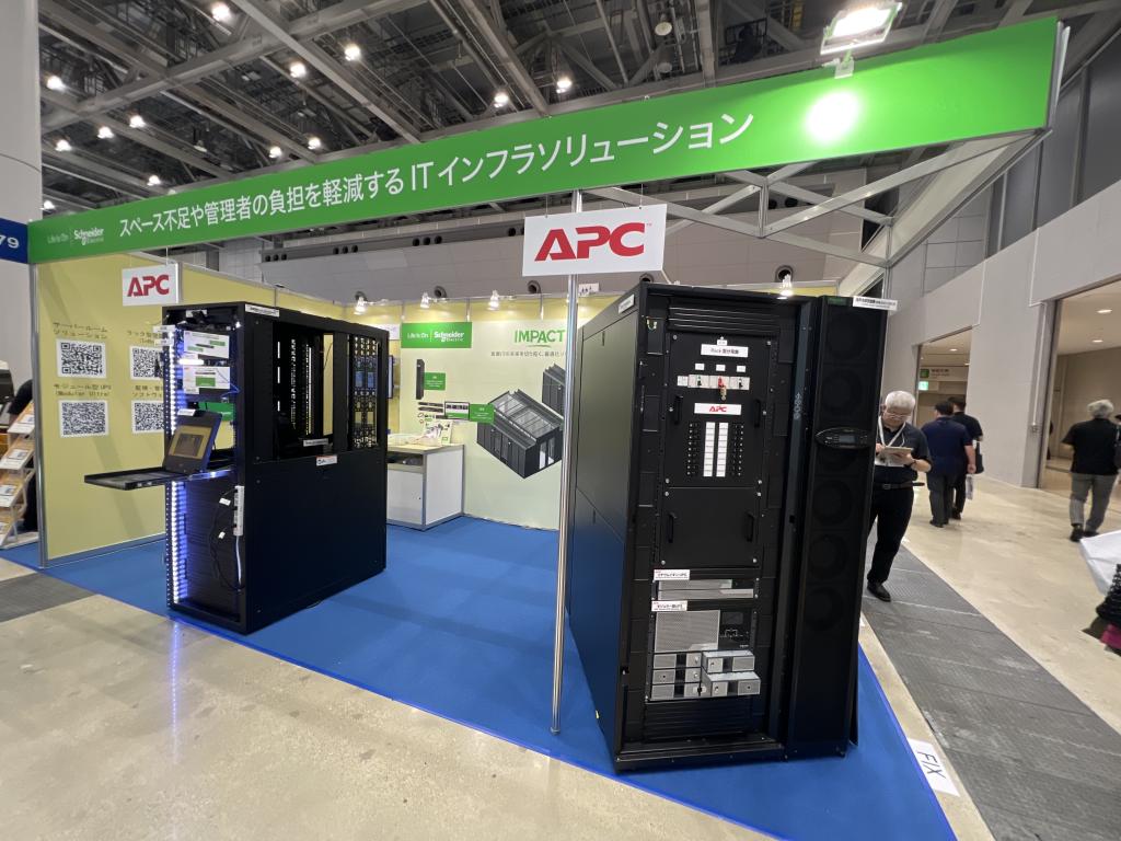 シュナイダーエレクトリックのブース写真1