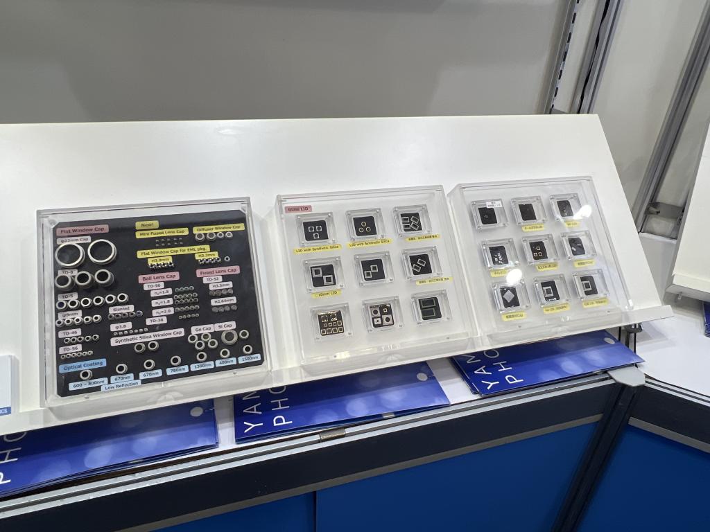 日本山村硝子のブース写真2