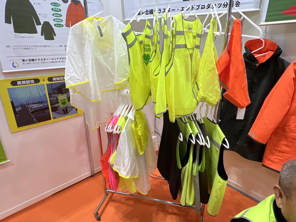 東レ合繊クラスター・エンドプロダクツ分科会のブース写真2