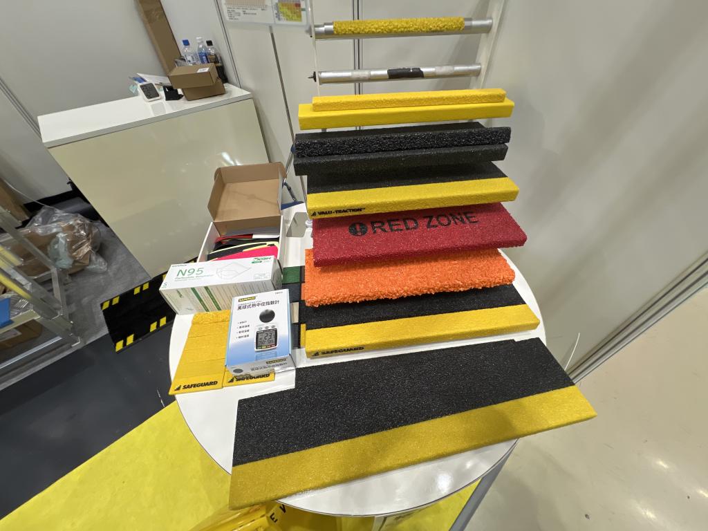 セーフラン安全用品のブース写真4