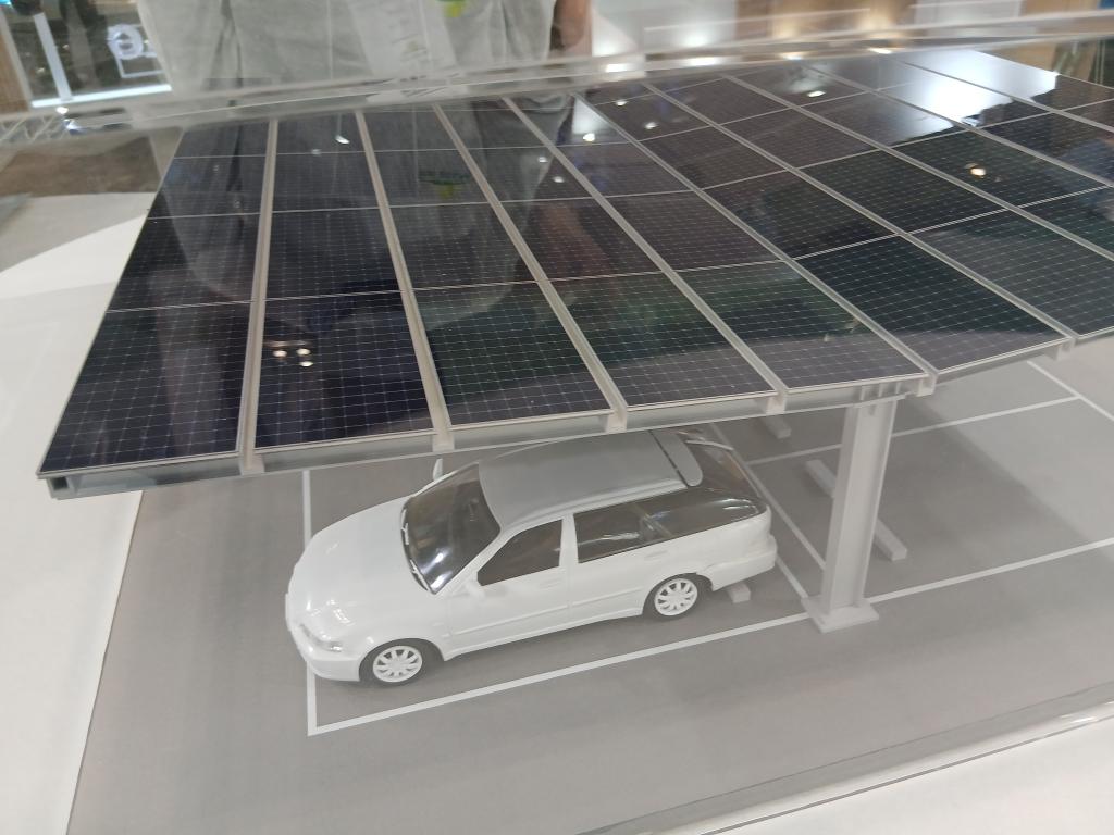 RBI SOLARのブース写真3