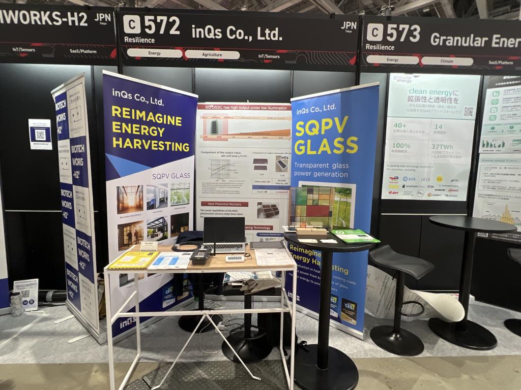 inQsのブース写真1