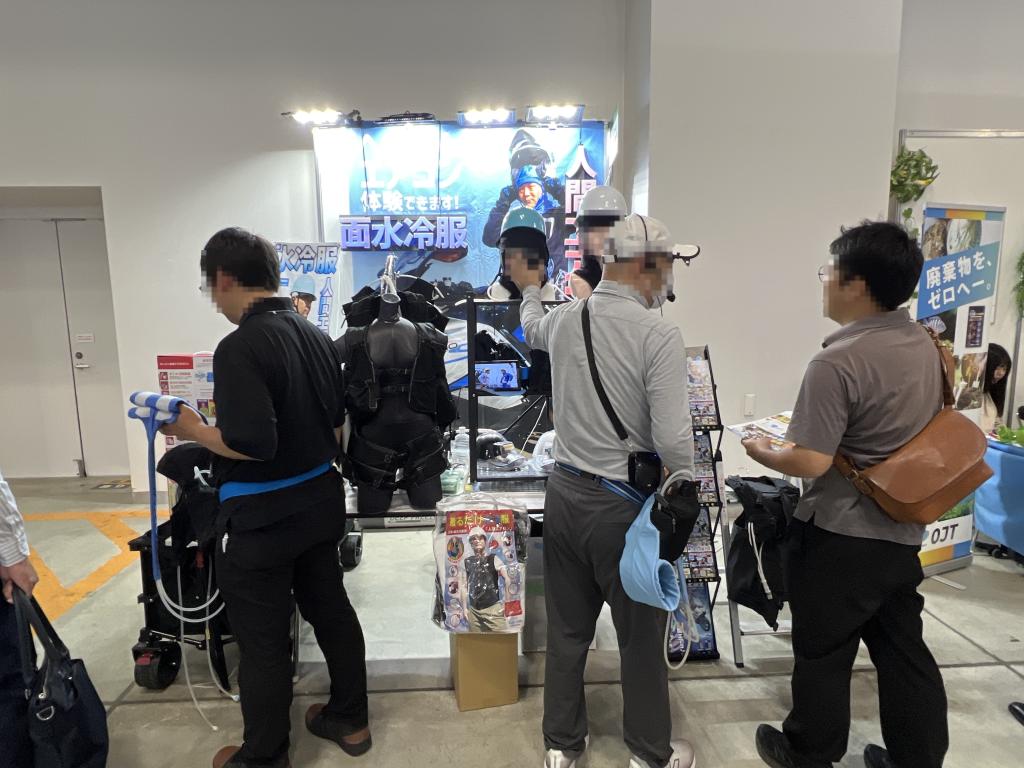 クールスマイルのブース写真1